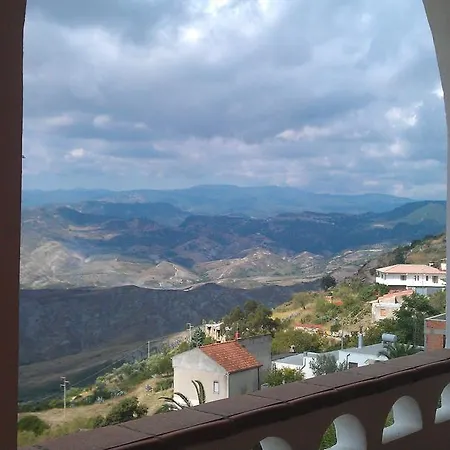 Castello Michelina 3* 산 니콜라 델랄토