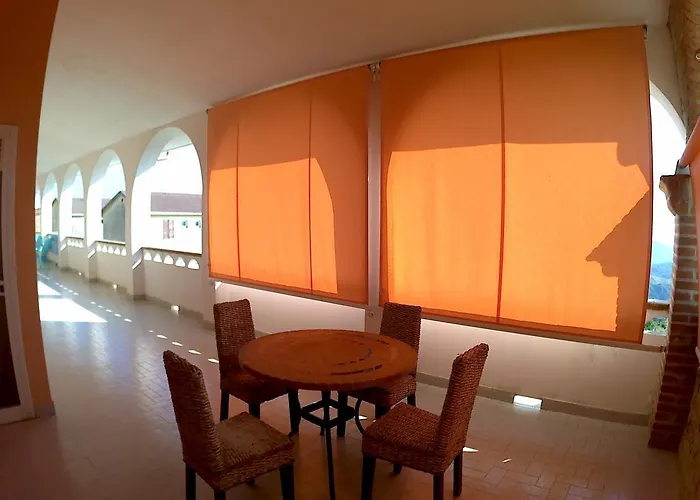 Castello Michelina לינה וארוחת בוקר 3*